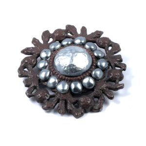 Broche botón de perlas de YSL